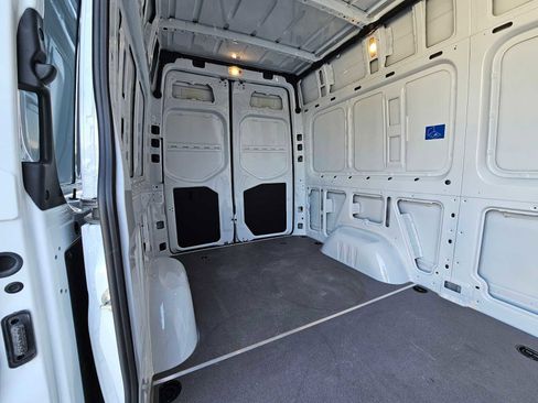 Used 2025 Mercedes-Benz Sprinter 2500 image 14