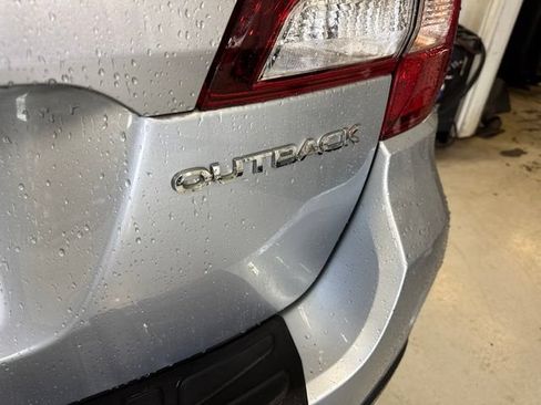 Used 2016 Subaru Outback 2.5i Limited AWD/4WD image 11