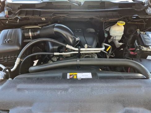 Used 2018 RAM 1500 SLT RWD image 28