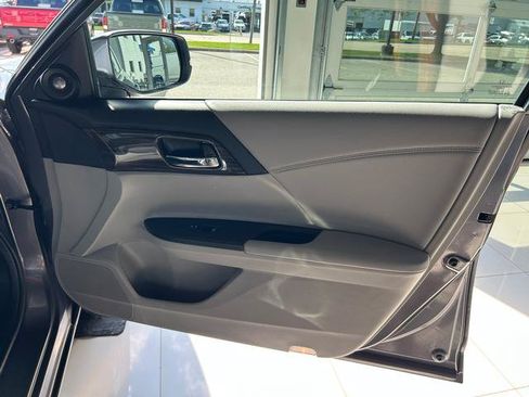 Used 2017 Honda Accord EX-L image 26