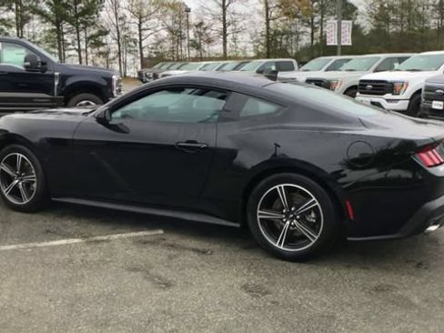 Used 2024 Ford Mustang Coupe RWD image 7