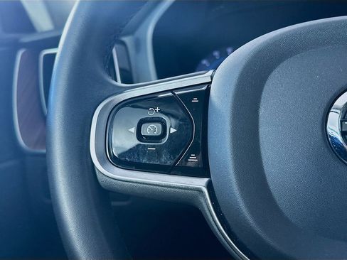 Used 2023 Volvo XC60 B5 Plus FWD image 25