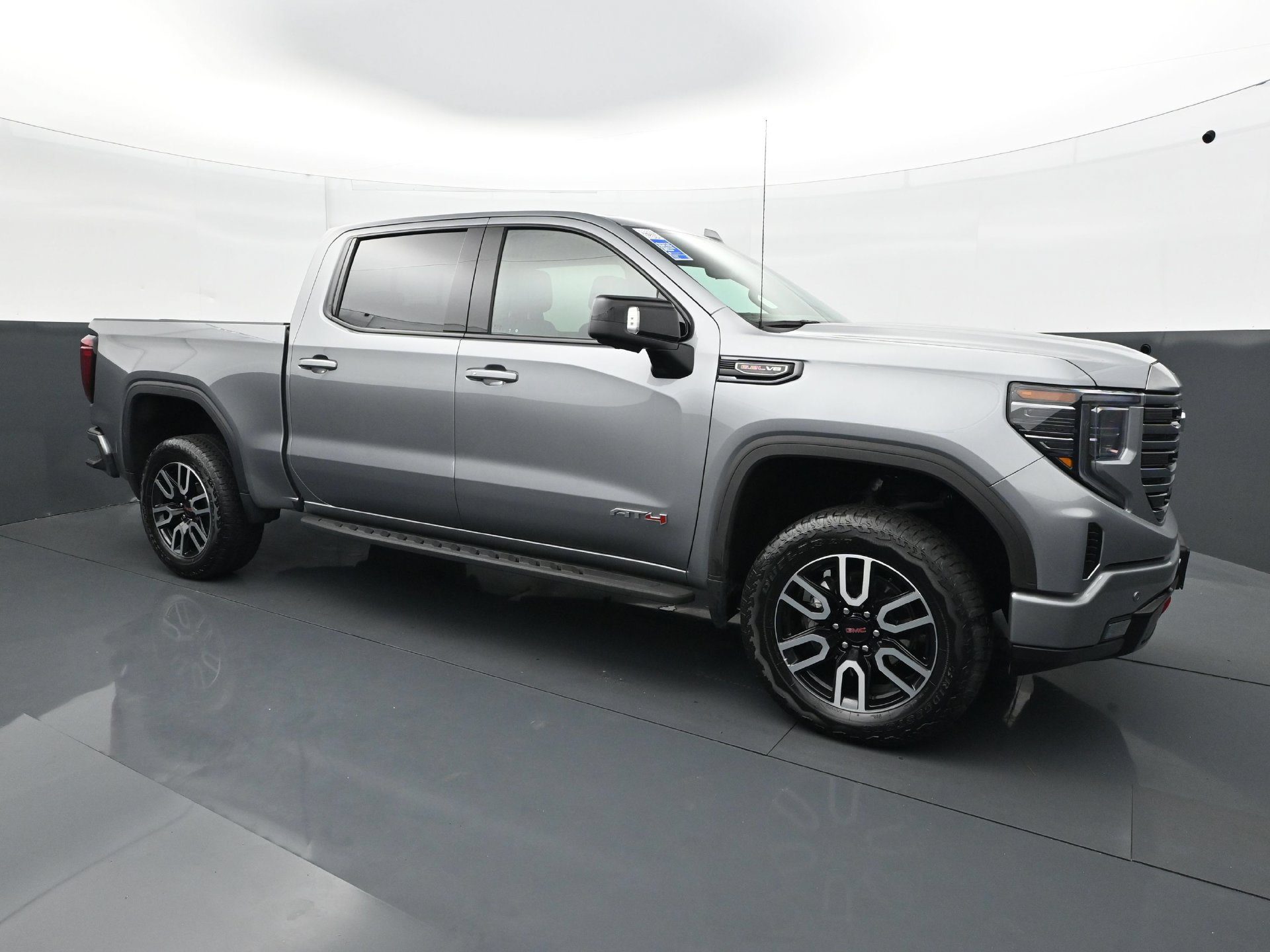 Used 2024 GMC Sierra 1500 AT4 w/ Technology Package AWD/4WD image 9