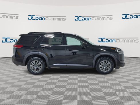 Used 2025 Nissan Pathfinder SV AWD/4WD image 9