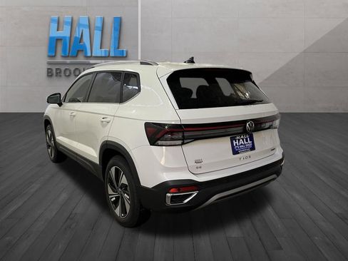 New 2026 Volkswagen Taos SE AWD/4WD image 3