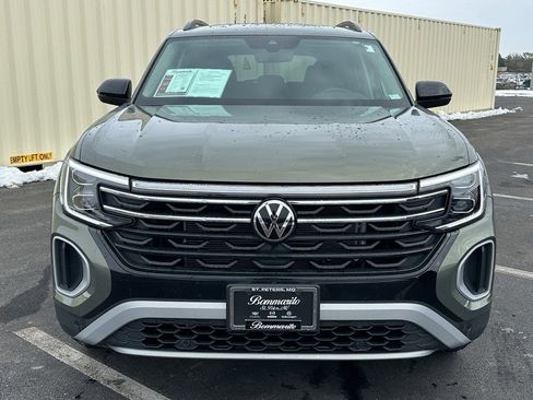 Used 2025 Volkswagen Atlas Peak Edition SE image 2