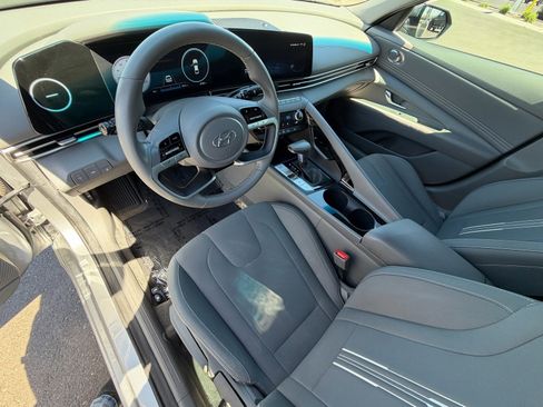 Used 2023 Hyundai Elantra SEL w/ Convenience Package image 15