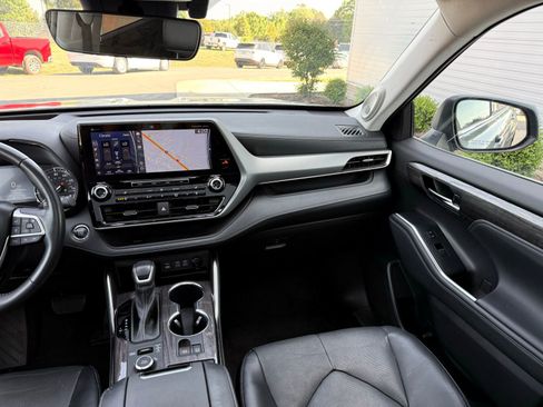 Used 2022 Toyota Highlander Platinum AWD/4WD image 35