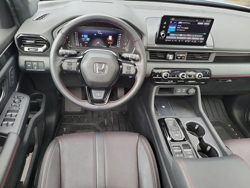 Certified 2025 Honda Pilot Black Edition image 16