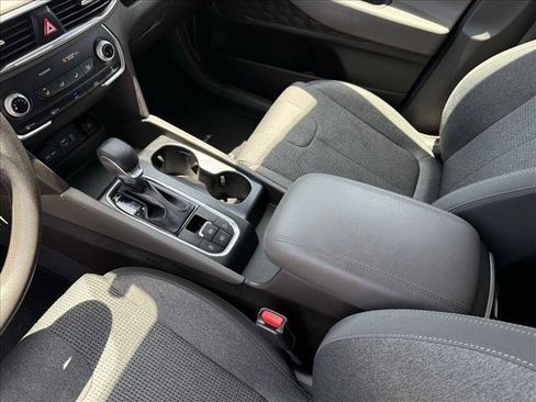 Used 2020 Hyundai Santa Fe SE AWD/4WD image 13