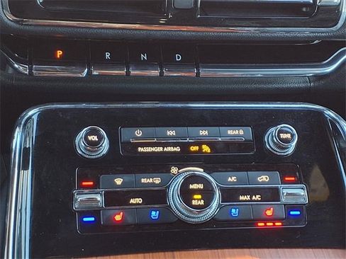 Used 2019 Lincoln Navigator Reserve image 18