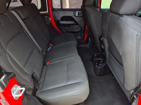 Used 2018 Jeep Wrangler Unlimited Sahara AWD/4WD image 33