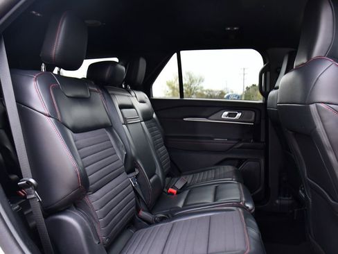 Used 2025 Ford Explorer ST-Line w/ ST-Line Street Pack AWD/4WD image 18