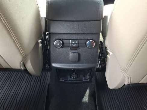 Used 2018 Ford Explorer XLT w/ Equipment Group 202A AWD/4WD image 8