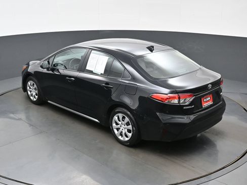 Used 2025 Toyota Corolla LE FWD image 36