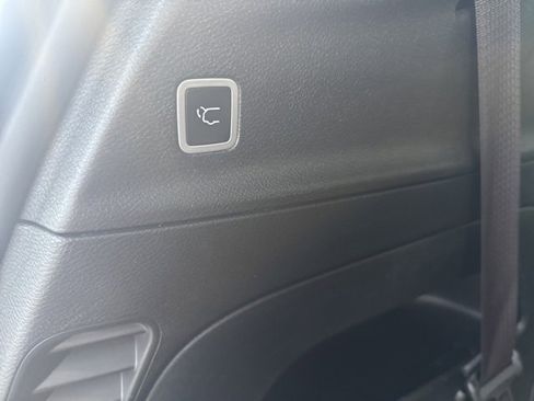 Used 2025 Chrysler Pacifica Select image 29