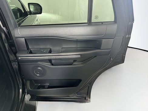 Used 2024 Ford Expedition XLT image 32