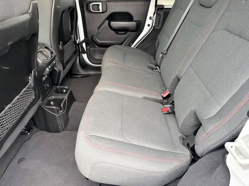 Used 2025 Jeep Wrangler Unlimited Rubicon AWD/4WD image 19
