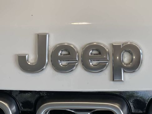 Used 2018 Jeep Grand Cherokee Summit AWD/4WD image 10