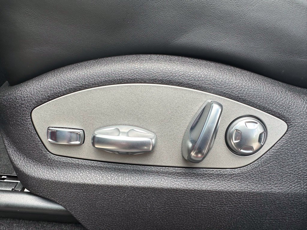 Used 2026 Porsche Macan AWD/4WD image 25