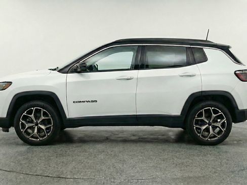 Used 2025 Jeep Compass Limited image 5