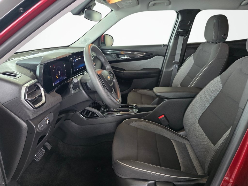 Used 2025 Chevrolet TrailBlazer LT AWD/4WD image 18