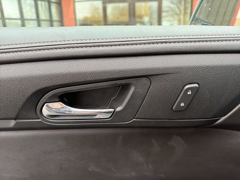 Used 2015 Chevrolet Traverse LT image 31