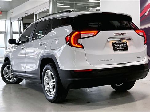 Used 2022 GMC Terrain SLE w/ Driver Convenience Package image 4