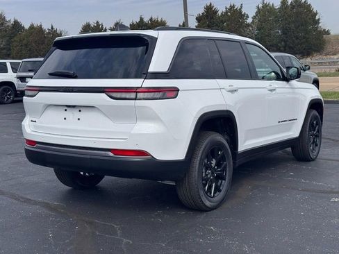 New 2026 Jeep Grand Cherokee Altitude image 3