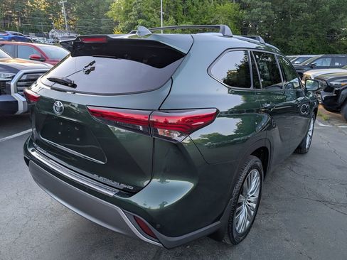 Used 2023 Toyota Highlander Platinum AWD/4WD image 7