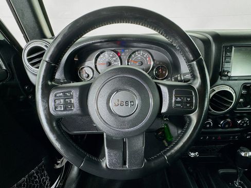 Used 2017 Jeep Wrangler Unlimited Sahara w/ Connectivity Group image 11