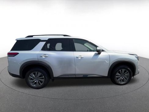 Used 2025 Nissan Pathfinder SV FWD image 16