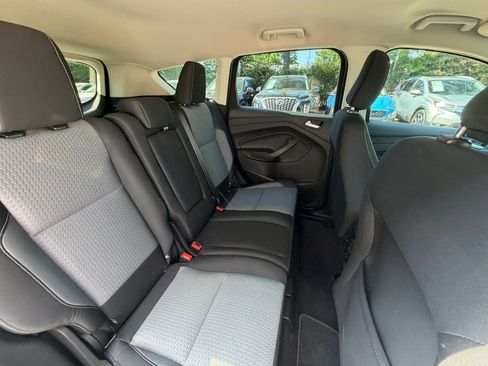 Used 2019 Ford Escape SE FWD image 12