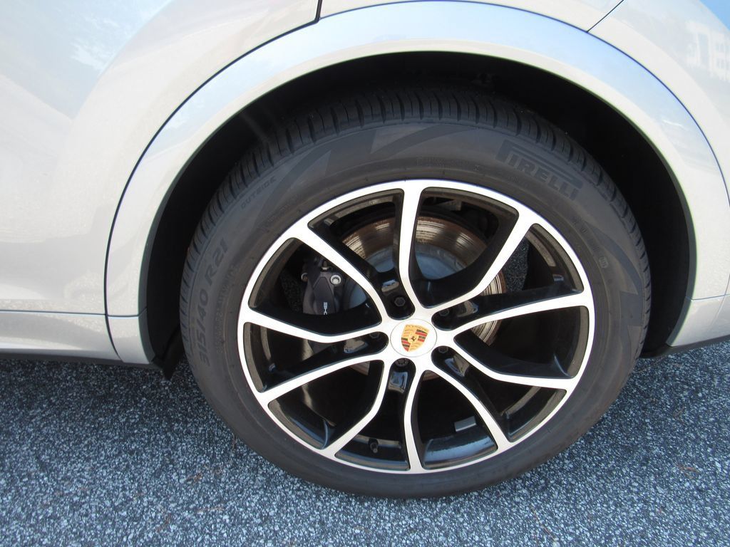 Certified 2025 Porsche Cayenne E-Hybrid AWD/4WD image 23