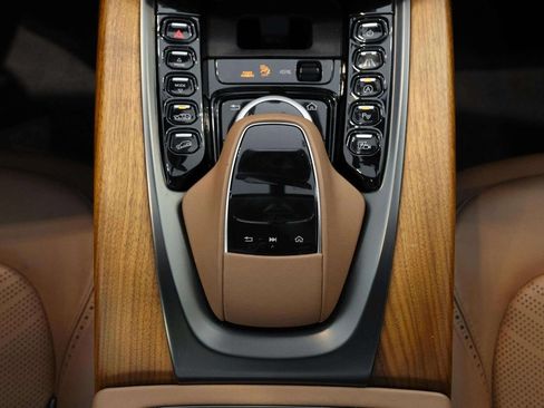 Used 2022 Aston Martin DBX AWD/4WD image 38