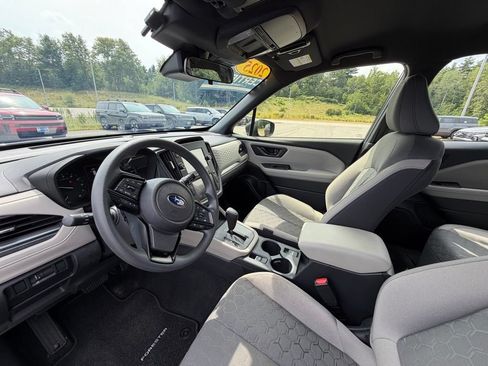 Used 2025 Subaru Forester AWD/4WD image 7