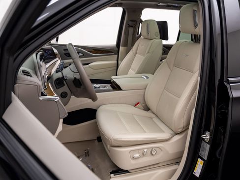 Used 2024 Cadillac Escalade Sport Platinum w/ LPO, ONYX Package AWD/4WD image 17