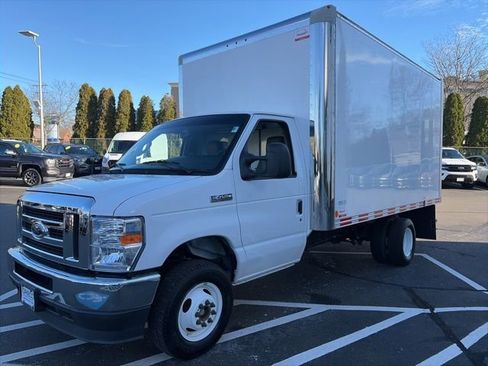 Used 2024 Ford E-450 and Econoline 450 Super Duty w/ Power Windows & Locks Group image 3