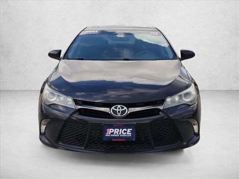 Used 2017 Toyota Camry SE image 2