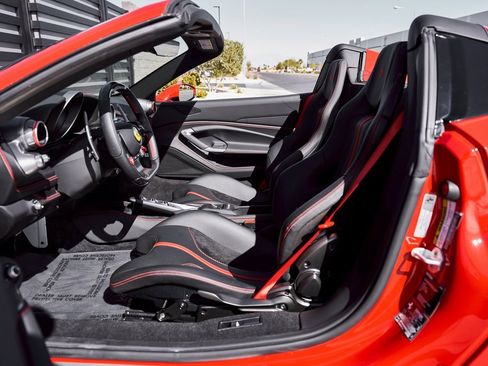 Used 2022 Ferrari F8 Tributo image 38