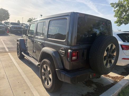 Used 2022 Jeep Wrangler Unlimited Sahara w/ Cold Weather Group AWD/4WD image 4