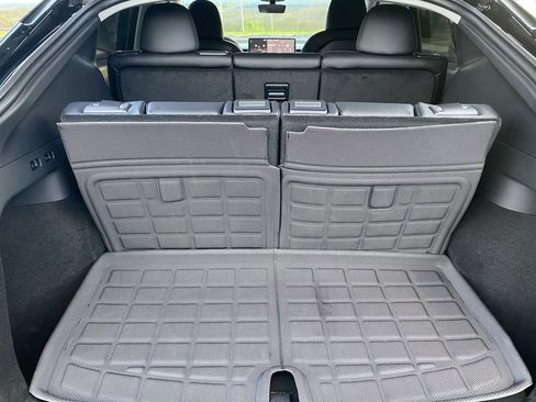 Used 2024 Tesla Model Y Long Range image 11