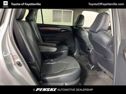 Used 2023 Toyota Highlander Platinum image 9
