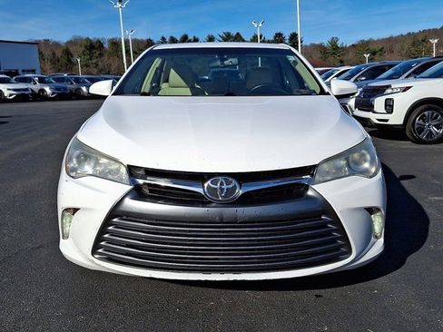 Used 2015 Toyota Camry XLE w/ Moonroof Package image 2