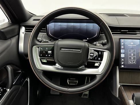 Used 2025 Land Rover Range Rover Long Wheelbase SE image 32