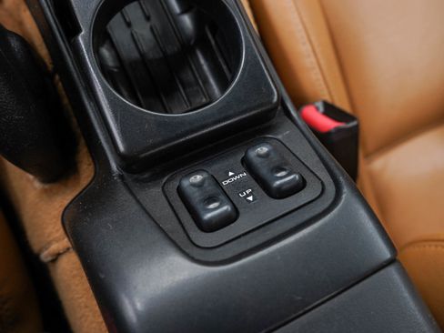 Used 1997 MAZDA MX-5 Miata RWD image 24