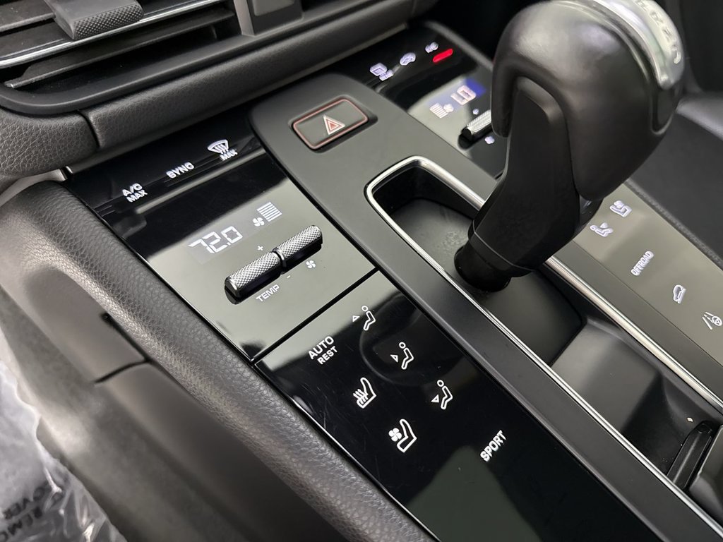 Certified 2024 Porsche Macan w/ Premium Plus Package AWD/4WD image 30