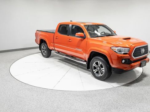 Used 2018 Toyota Tacoma SR5 AWD/4WD image 31