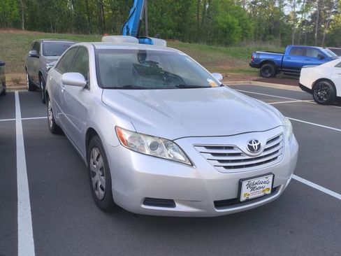 Used 2009 Toyota Camry LE image 3
