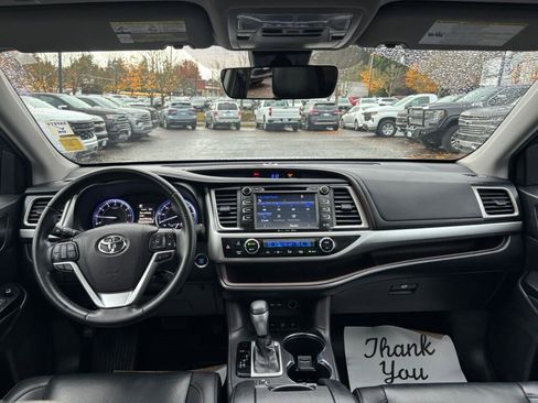 Used 2019 Toyota Highlander XLE image 12